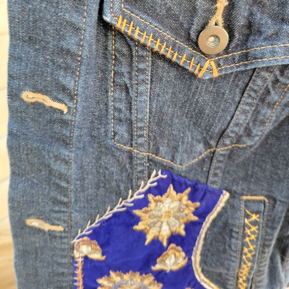 UPCYCLED Jean Jacket. - Picture 4 of 6